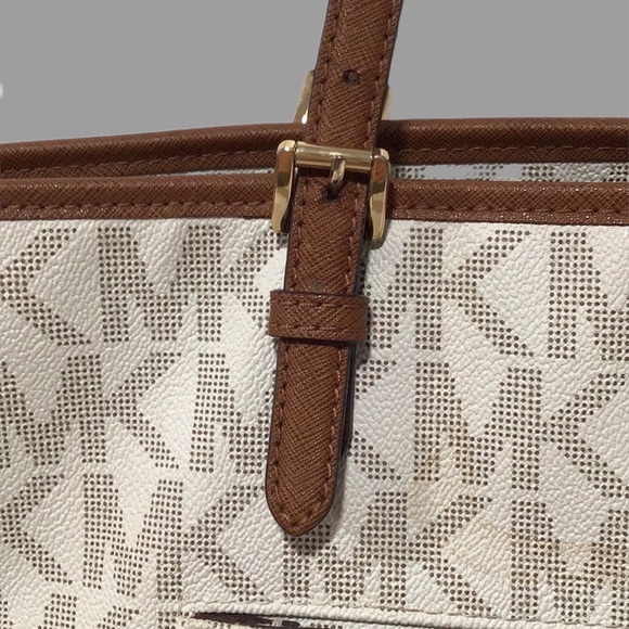 MICHAEL KORS Jet Set Signature Logo Medium Tote, Dangler, Vanilla - Picture 5 of 10